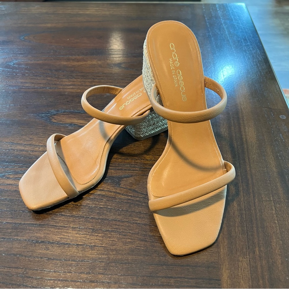 Andre Assous Tan Sandals with Square-Toe Design 🥰